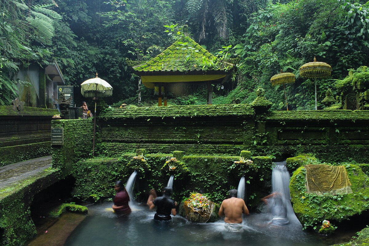 3 Rekomendasi Tempat Melukat Di Klungkung