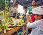 Anggarakasih Julungwangi, Apa Banten yang Digunakan?