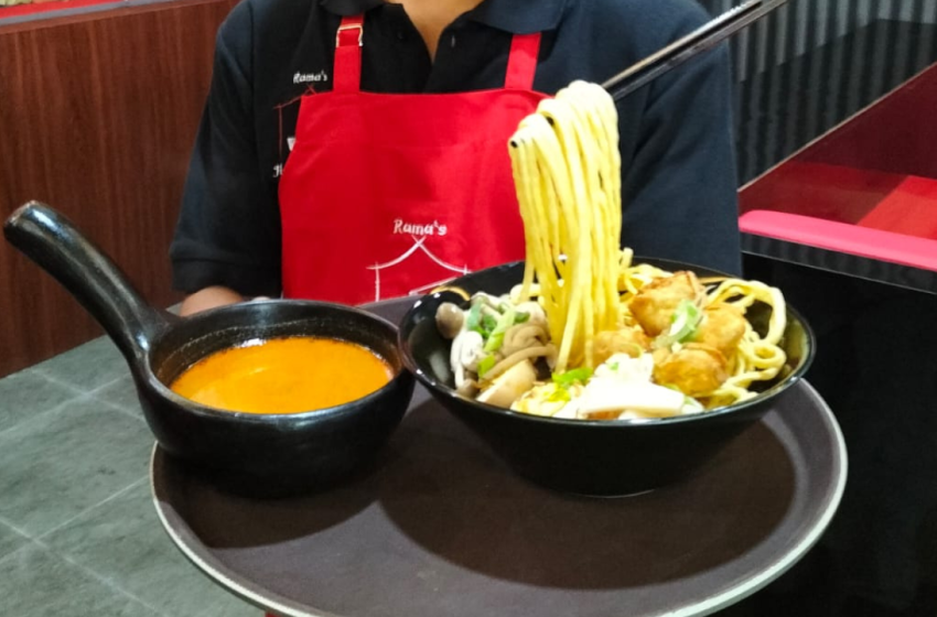  Penggemar Mie? Yuk Coba The Flying Noodle