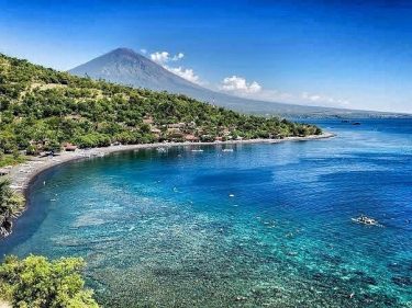 pantai jemeluk di karangasem