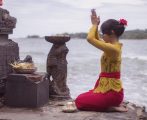 PERHATIKAN! Posisi Cakup Tangan saat Sembahyang, Beda Posisi Beda Tujuan