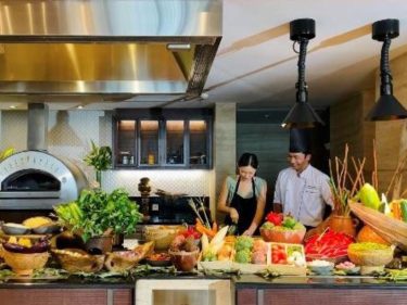 Conrad Bali Menunjuk Executive Chef Baru dan Meluncurkan Kelas Memasak Scenographic