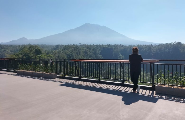 Pemandangan Gunung Agung dari sekitar Restoran Taman Edelwies, Tapa Agung View/ kabarportal