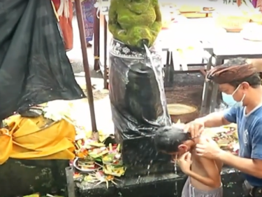 Pelinggih Sang Hyang Iswara untuk anak terlambat bisa bicara