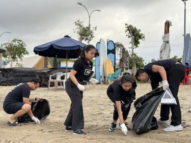Tribe Bali Kuta dan Rip Curl Bersatu untuk Membersihkan Pantai Kuta pada Samudra Eco Festival