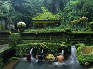 Berdasarkan Reg Veda, Inilah Cara Malukat yang Benar