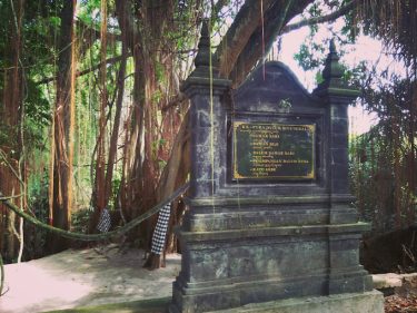 Pura Dalem Sinunggal Samar Sari menjadi tempat memohon kesembuhan dari penyakit nonmedis