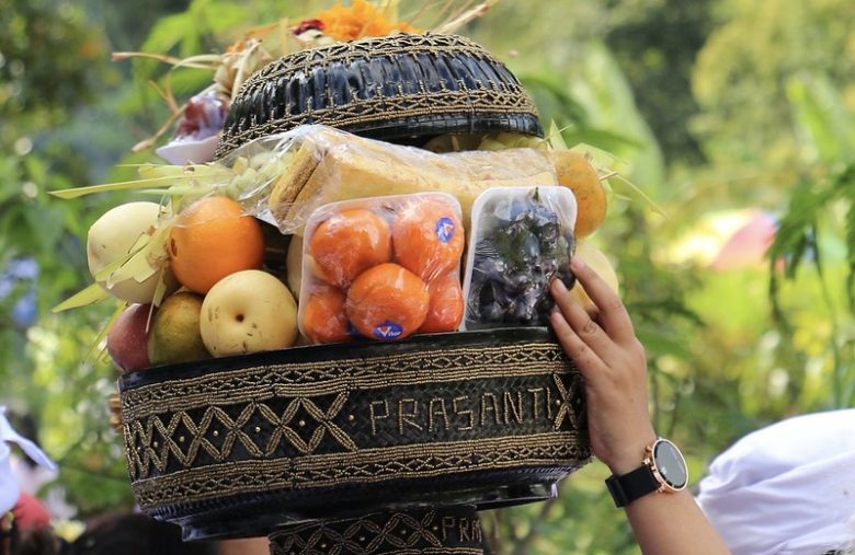 buda wage menail merupakan rahinan hindu yang datang setiap 210 hari sekali