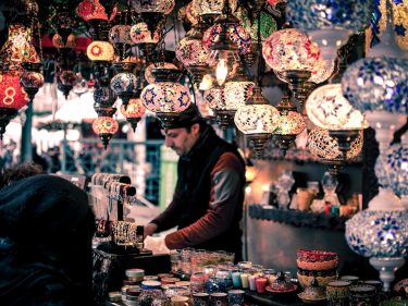 hari baik atau dewasa ayu berdagang/