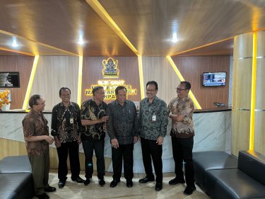 perguruan tinggi universita mahasaraswati berhasil merai predikat unggulan dari BAN-PT