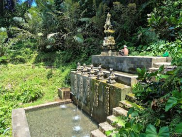 salah satu pancoran di Air terjun Jaga Satru untuk melakukan prosesi melukat