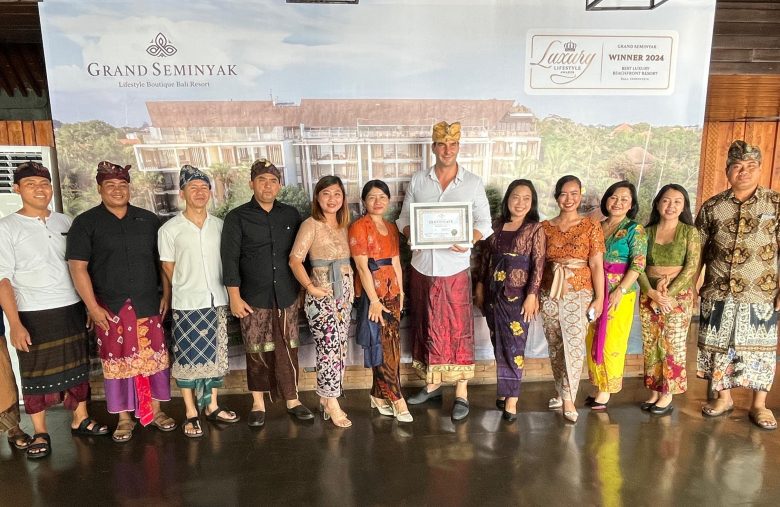 General Manager Grand Seminyak, Igor Raicevic, didampingi jajaran manajemen lainnya, termasuk Komang Puspawati selaku Director of Marketing & Communication, Hendi Lesmana, Director of Finance, dan Arlagan, Director of Food & Beverage.