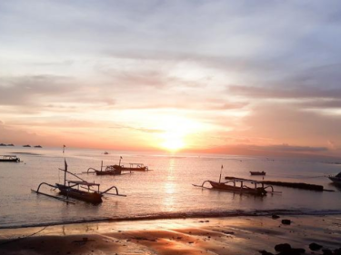 pantai matahari terbit sanur menjadi tujuan terbaik untuk sunrise di denpasar bali
