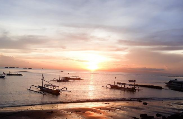 pantai matahari terbit sanur menjadi tujuan terbaik untuk sunrise di denpasar bali