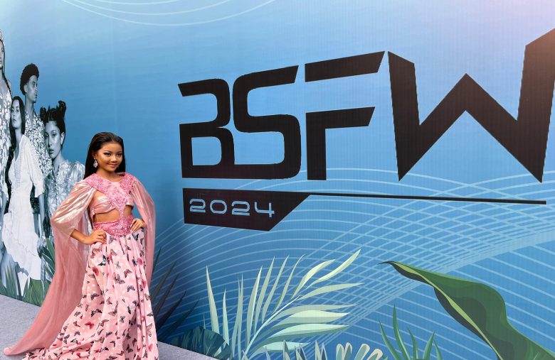 ikon dari Bali Summer Fashion Weeek (BSFW) 2024. Bernama lengkap Anak Agung Istri Shri Dyah Basundhari Hardy adalah seorang model cilik asli Bali yang saat ini berusia 11 tahun.
