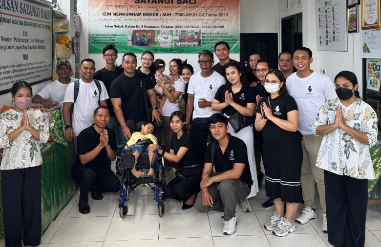 Kayon Pasawitran dan Wisatawan Berbagi Kebahagiaan di Yayasan Sayangi Bali