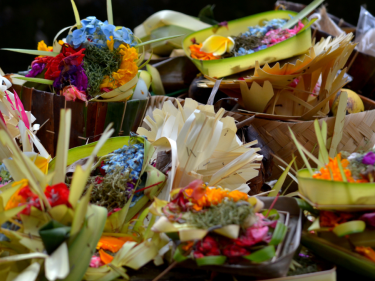 makna dan banten Tumpek Landep