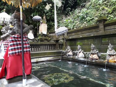 lokasi melukat Pura Tirta Tadah Uwuk