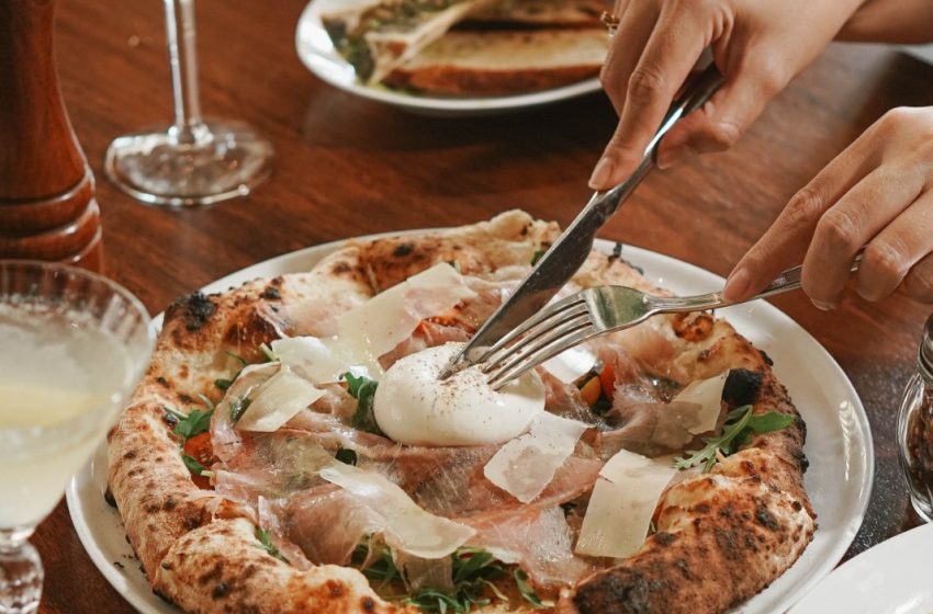 Wild Habit Pizza , Gairah Yang Dibakar Kayu, Tradisi Neapolitan