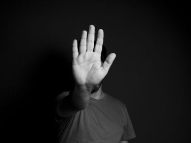 menurut ajaran hindu bahwa mereka yang melakukan ulah pati dilarang diupacarai sebelum 1 tahun kematiannya