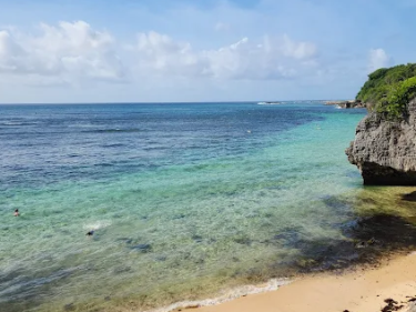 pantai geger badung yang memesona untuk liburan di badung bali