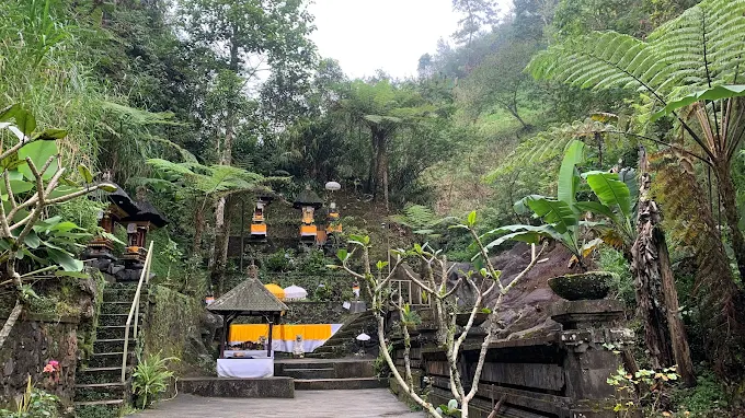 Pura Tirta Pingit dipercaya sebagai tempat melukat untuk menyembuhkan beragam penyakit nonmedis