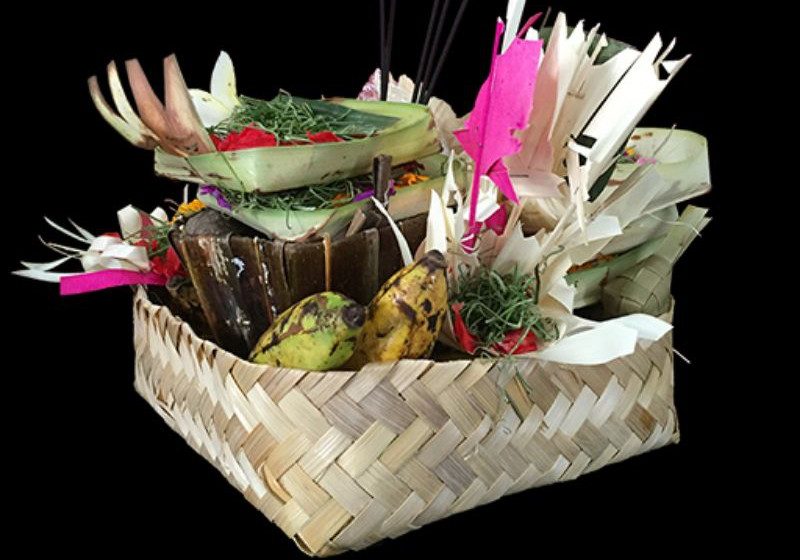 cara menghaturkan dan doa menghaturkan banten pejati