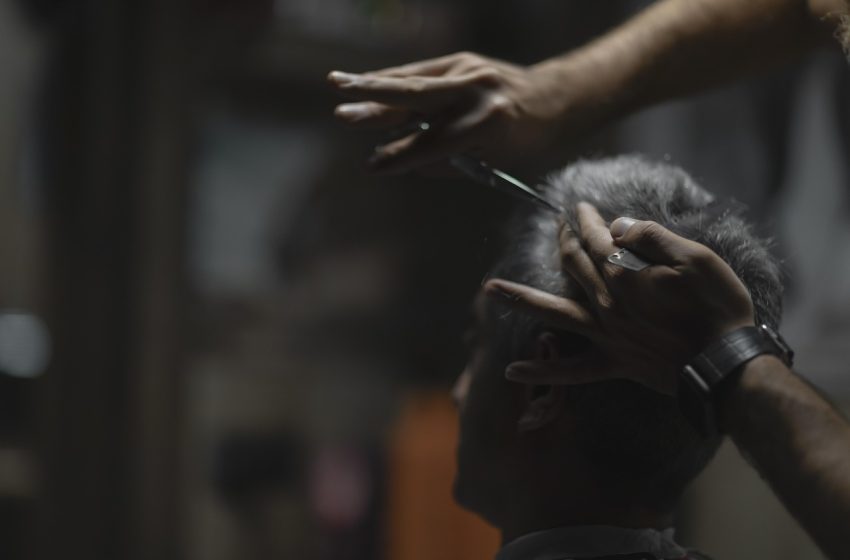 dewasa ayu potong rambut selama bulan ini