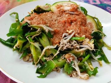 kuliner halal di klungkun yang melegenda adalah Serombotan yang sekaligus menjadi kuliner khas klungkung bali