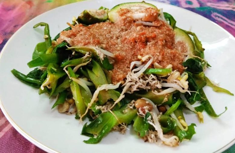 kuliner halal di klungkun yang melegenda adalah Serombotan yang sekaligus menjadi kuliner khas klungkung bali