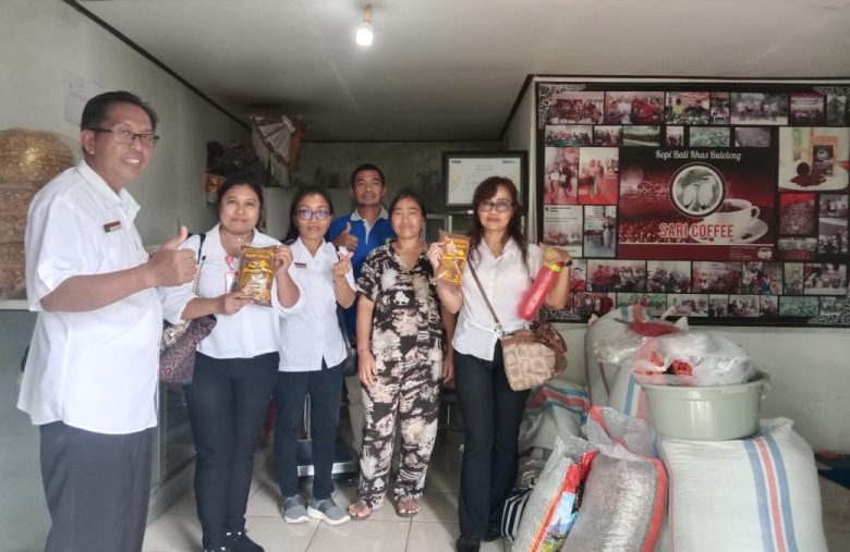 Tim Hak Kekayaan Intelektual (HKI) dari Badan Riset dan Inovasi Daerah (BRIDA) Buleleng bersama Dinas Perindustrian, Perdagangan, Koperasi, dan UKM kembali menggelar koordinasi dan survei lapangan ke empat UMKM kopi di Kecamatan Busungbiu, Bali.