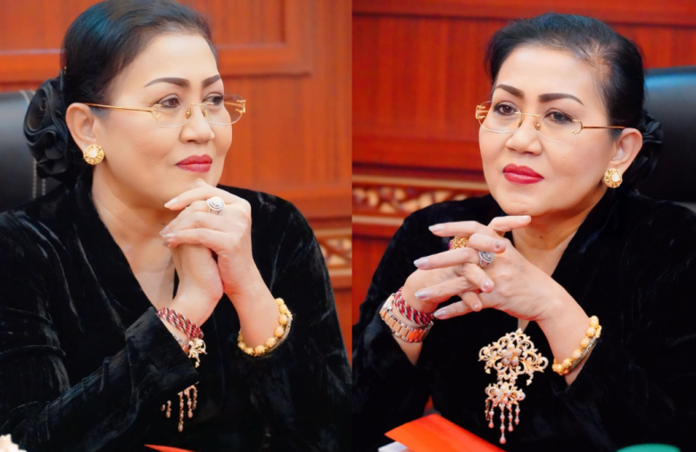 profil singkat Ni Putu Putri Suastini istri dari wayan koster