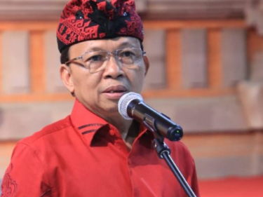 profil terbaru wayan koster yang sukses menjadi gubernur bali 2 periode