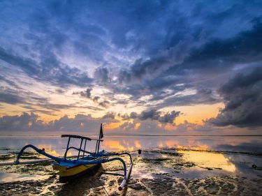 Membuat Jukung dan Upacara Adat