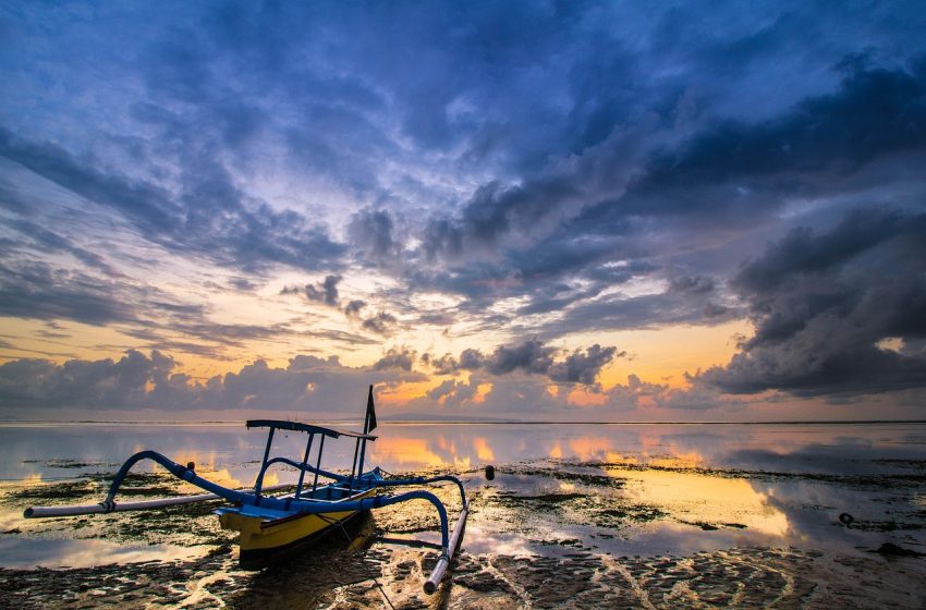 Hari Baik untuk Membuat Jukung dan Upacara Adat di Oktober 2025