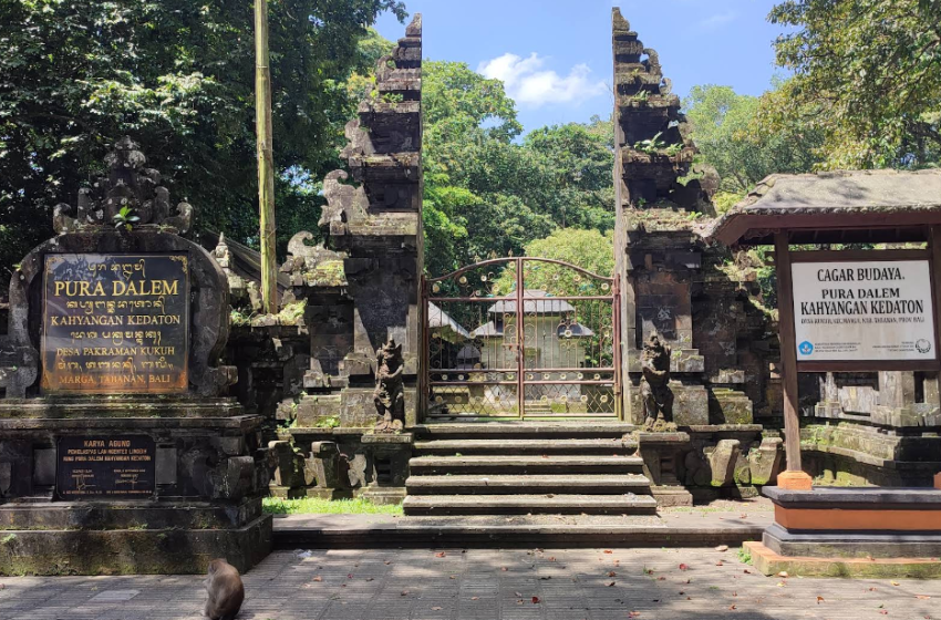 Pura Alas Kedaton: Pesona Sejarah, Mitos, dan Keindahan Alam Bali