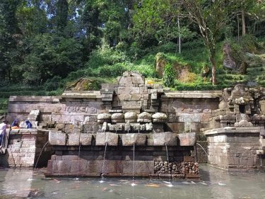 Ini Dia Tempat Melukat Petirtaan Jolotundo