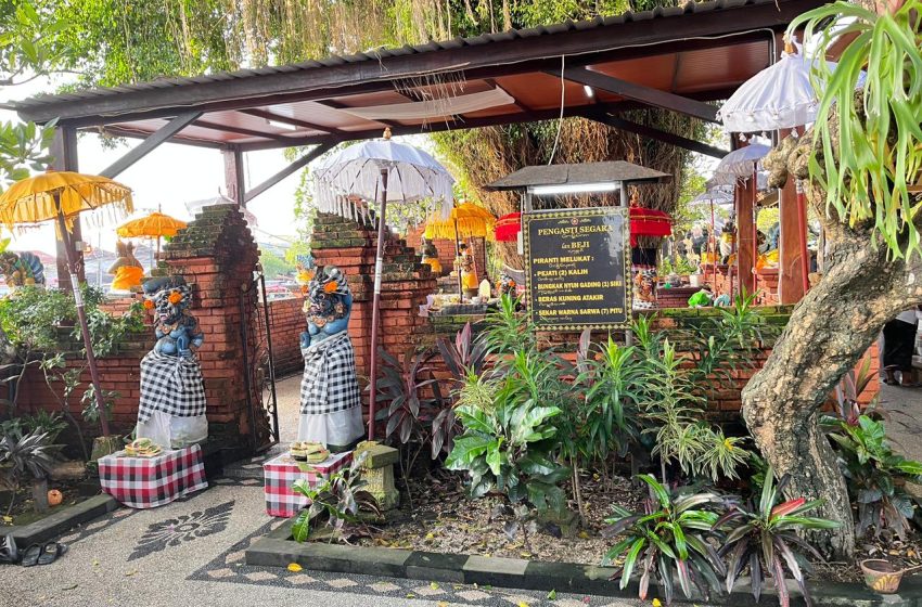  Mau Bersihkan Diri dari Aura Negatif? Melukat Saja di Pengasti Segara